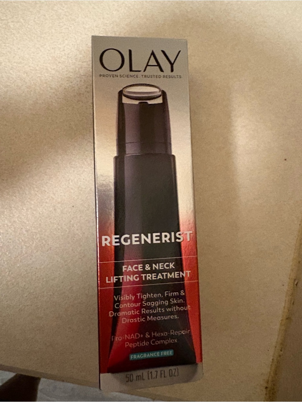 OLAY Regenerist Face & Neck Lifting Treatment – black and red